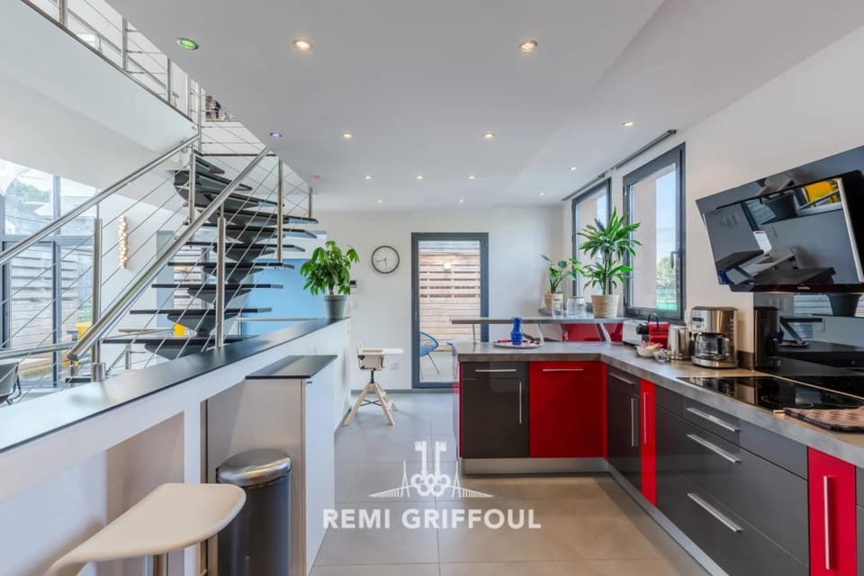 The Cosmopolitan Architect Design Home with Rooftop Jacuzzi 8 Guests House in Honfleur