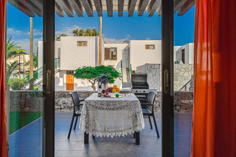 BUNGALOW -2 minute from the beach. Apartment in Costa Adeje