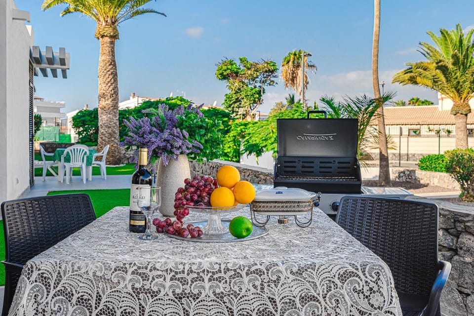 BUNGALOW -2 minute from the beach. Apartment in Costa Adeje