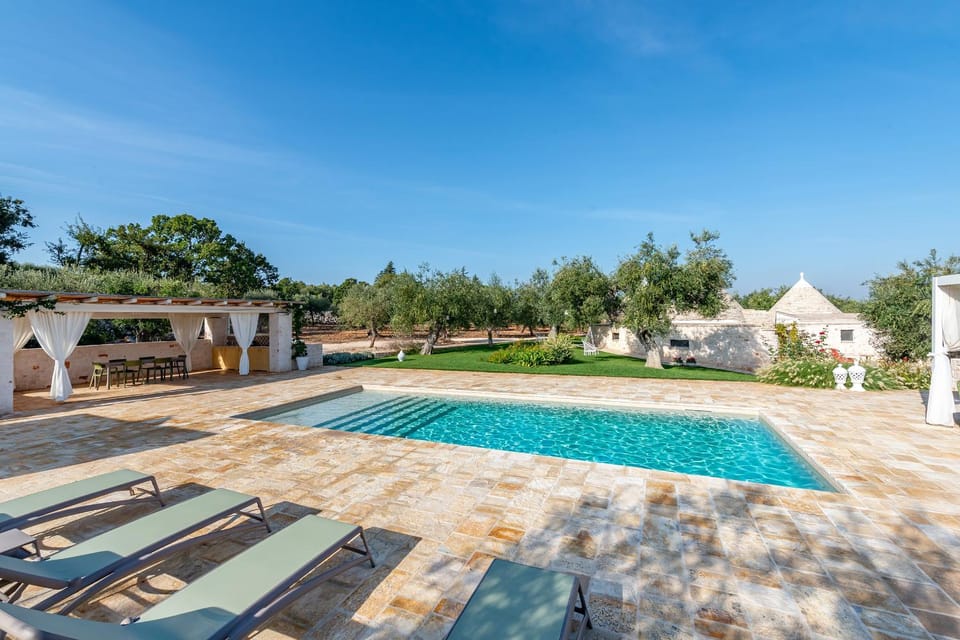Patio, Pool view, Swimming pool, sunbed
