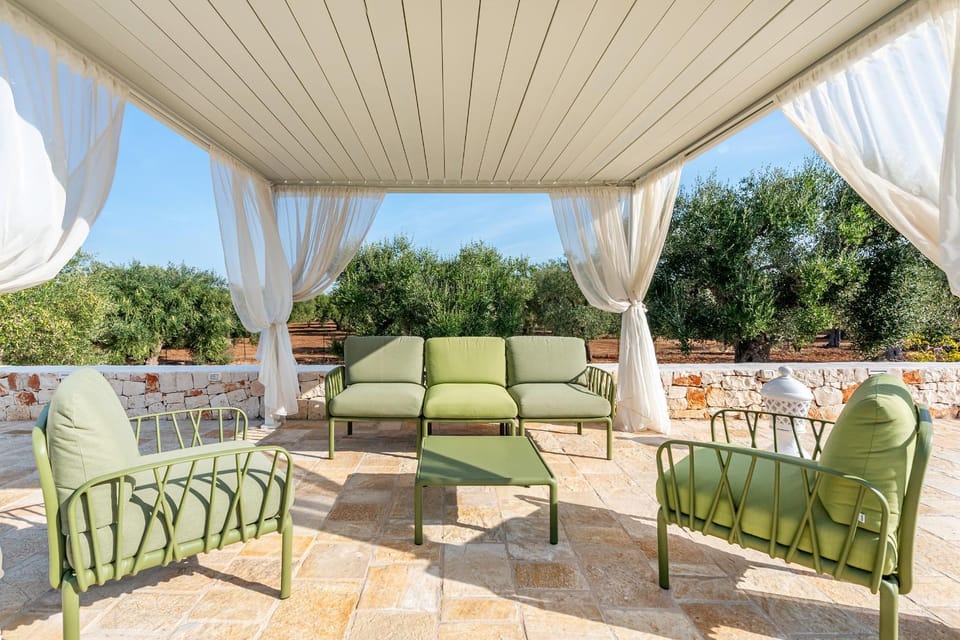 Patio, Garden, Living room