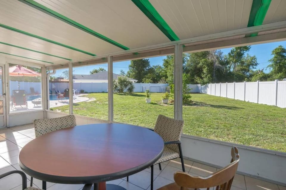 Perfect Gateway to Disney and Retreat Center. House in Deltona