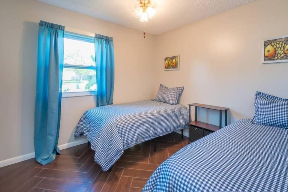 Perfect Gateway to Disney and Retreat Center. House in Deltona