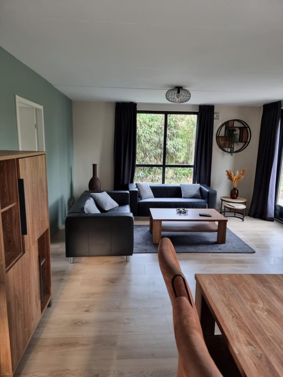 Seating area, Dining area