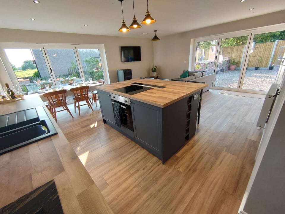 Communal lounge/ TV room, TV and multimedia, Kitchen or kitchenette, Living room, Dining area, Evening entertainment, Communal kitchen, oven