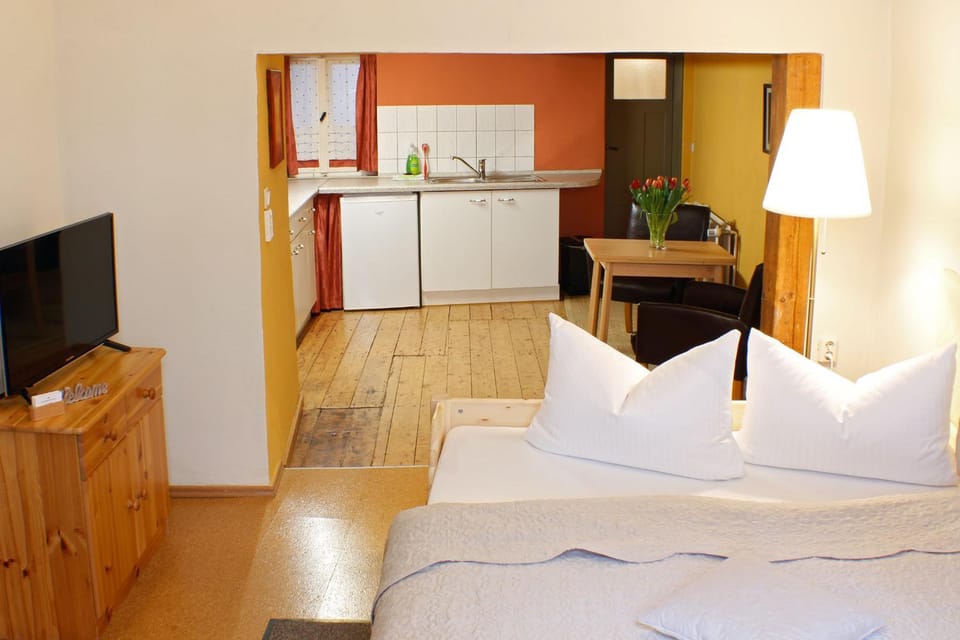 Living room, Seating area, Dining area, Bedroom