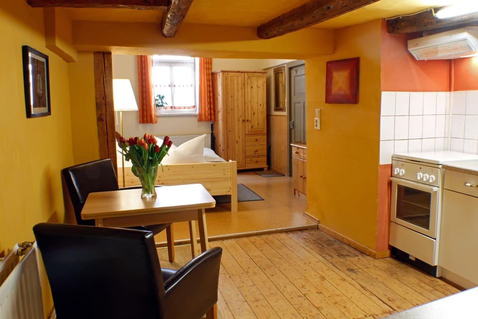 Kitchen or kitchenette, Bedroom