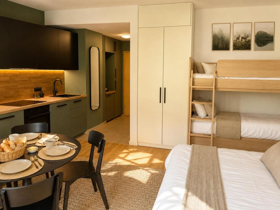 Bed, Kitchen or kitchenette, Bedroom