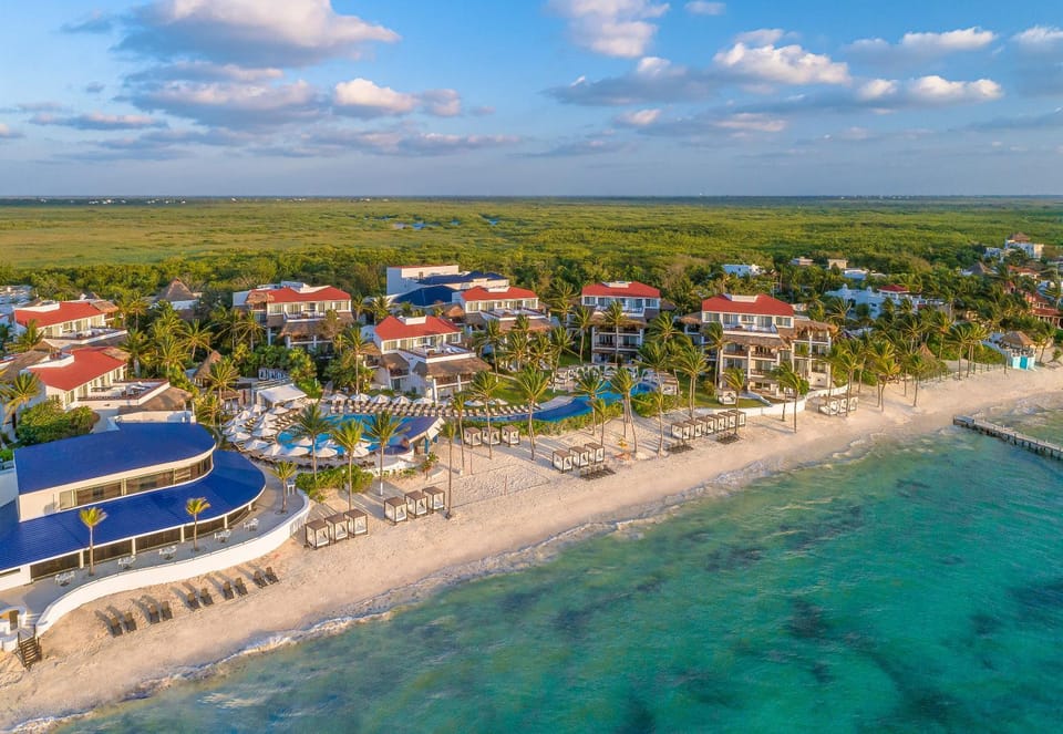 Property building, Bird's eye view, Beach, Sea view, Area and facilities