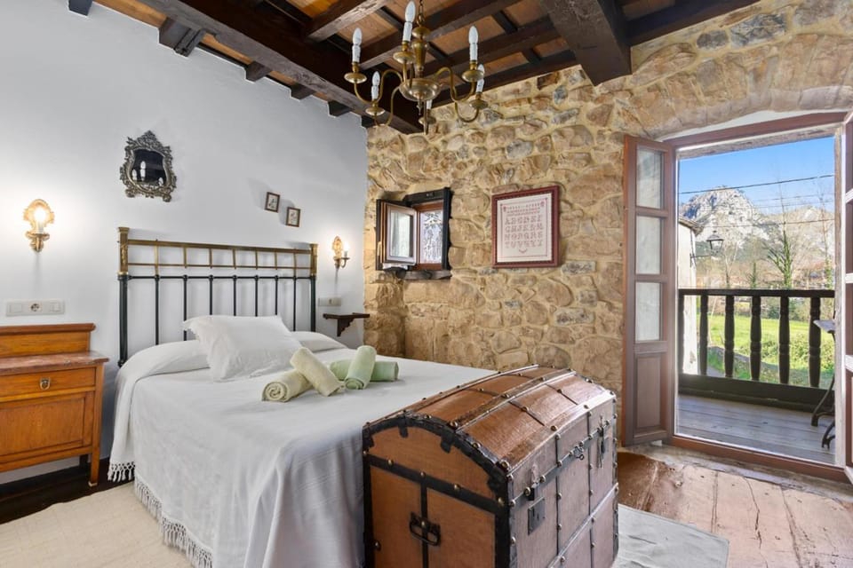 Casa Rural Moradiellos-Cabrales Axtur 4 personas con vistas Country House in Cantabria