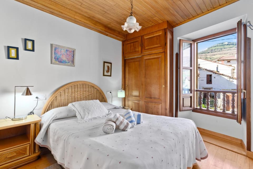 Casa Rural Moradiellos-Cabrales Axtur 4 personas con vistas Country House in Cantabria