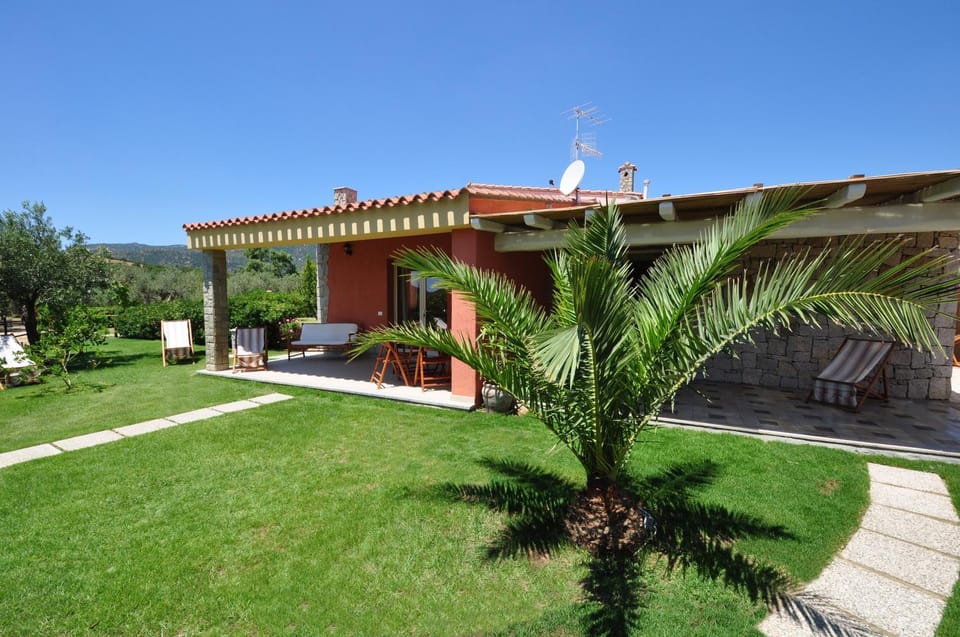 Property building, Facade/entrance, Garden