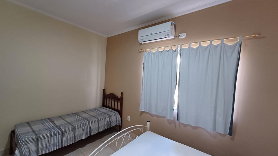 Bed, Bedroom, air conditioner