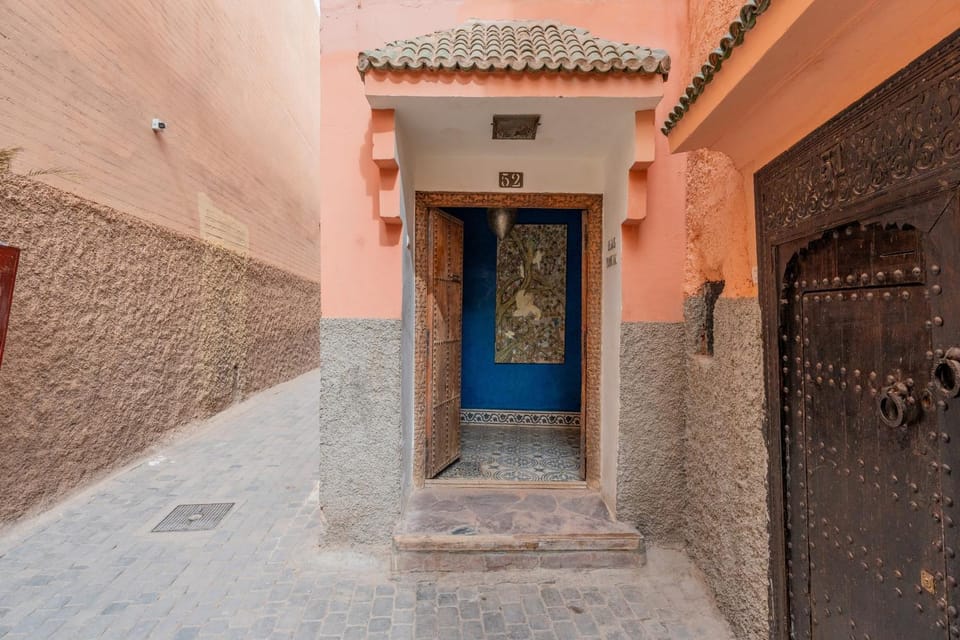 Property building, Facade/entrance