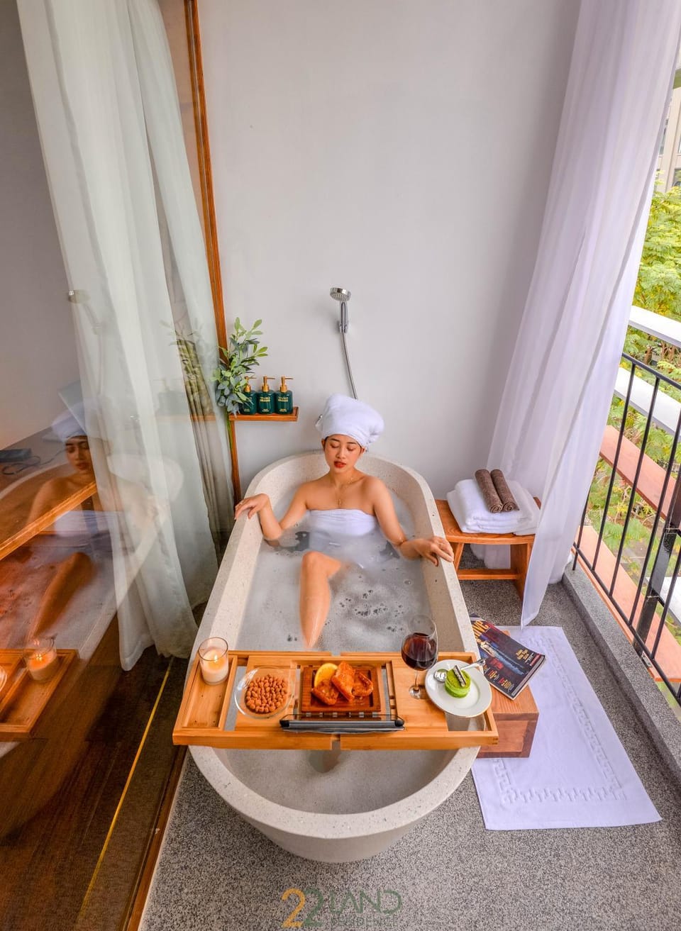 Bed, People, Hot Tub, Sauna, Solarium, Steam room, Spa and wellness centre/facilities, Food and drinks, Photo of the whole room, Bedroom, Food, Guests, group of guests, Bath, towels