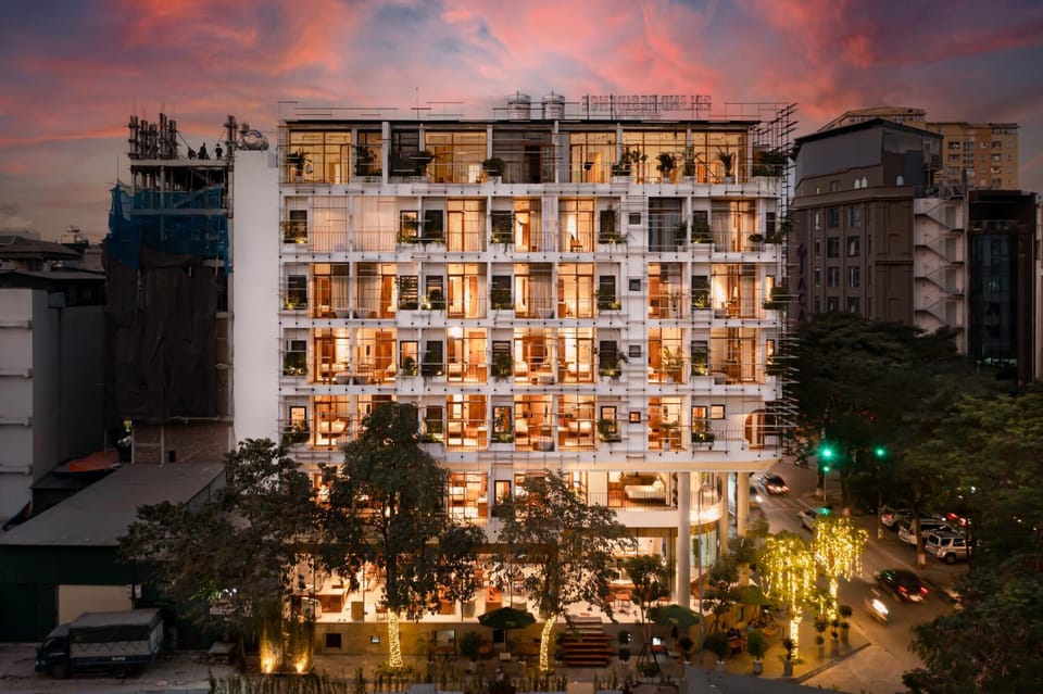 Property building, Nearby landmark, Day, Night, Neighbourhood, Other, Other, City view, Location