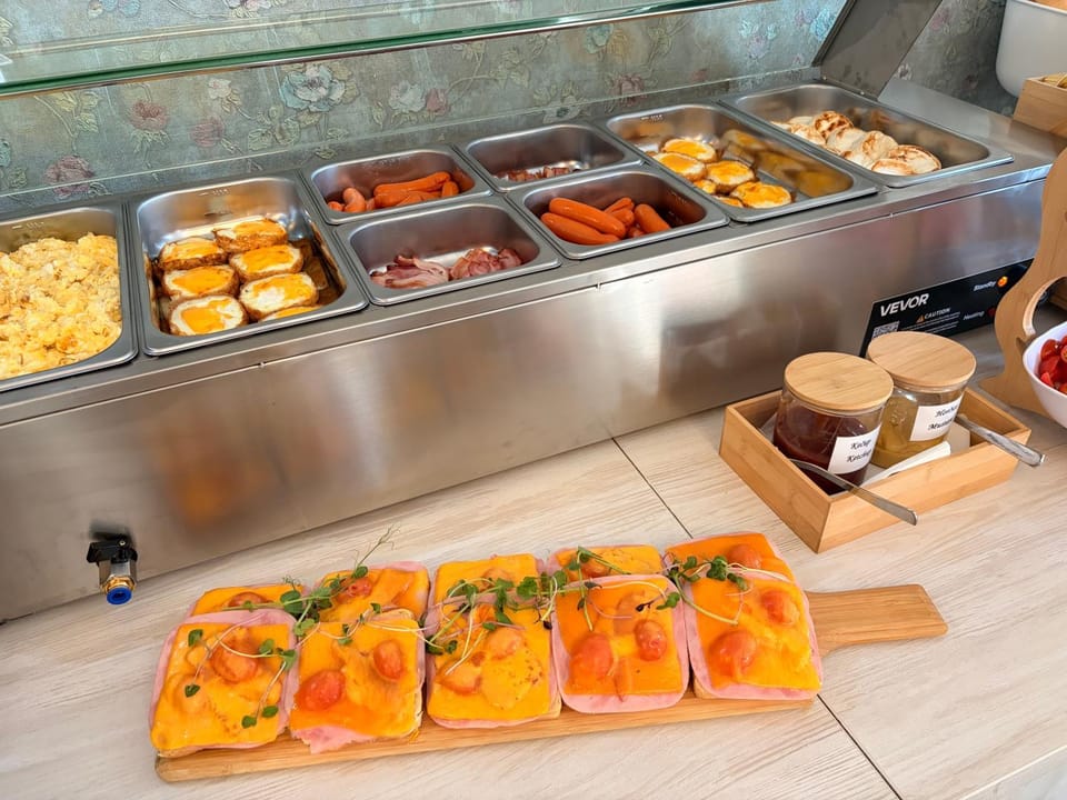 Restaurant/places to eat, Breakfast, Buffet breakfast