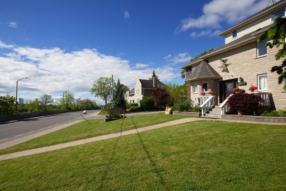 Butterfly Manor Bed and Breakfast in Niagara Falls
