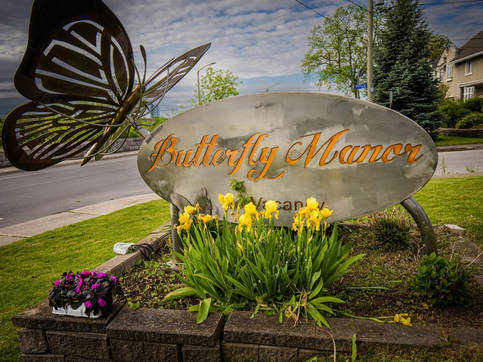 Butterfly Manor Bed and Breakfast in Niagara Falls