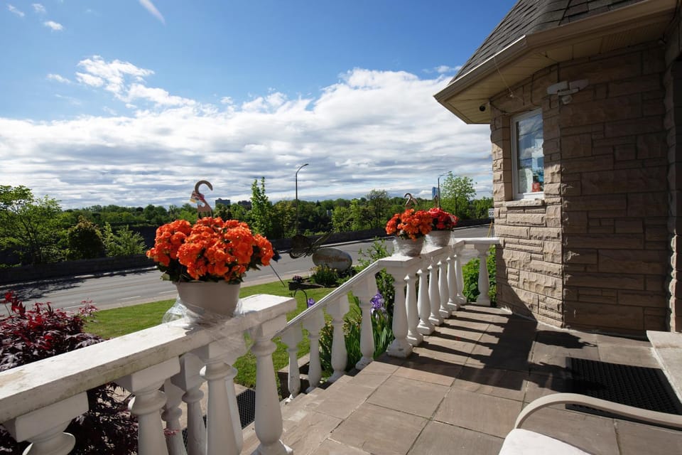 Butterfly Manor Bed and Breakfast in Niagara Falls