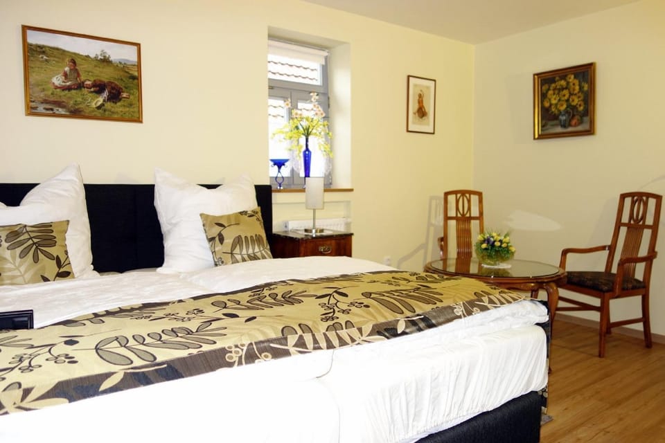 Bed, Photo of the whole room