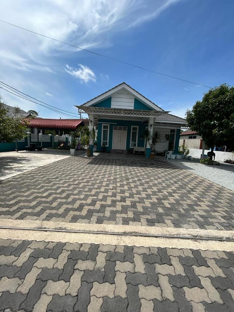 Casa De Rose KUBANG KERIAN Vacation rental in Malaysia