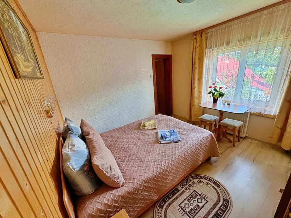 Bed, Photo of the whole room, towels, wardrobe