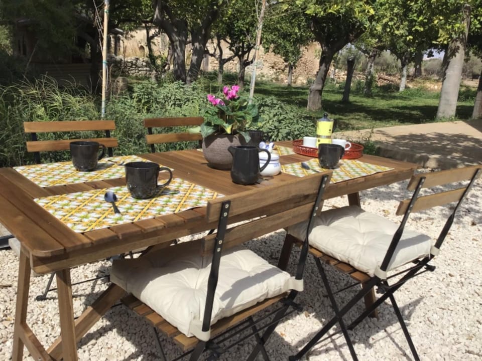 Garden, Breakfast