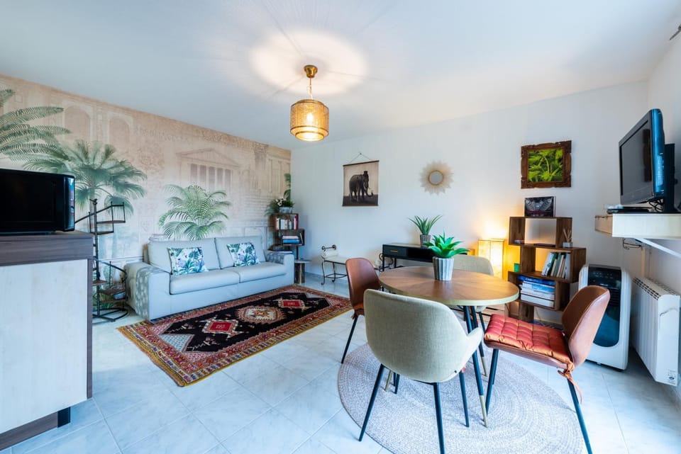 Communal lounge/ TV room, Living room