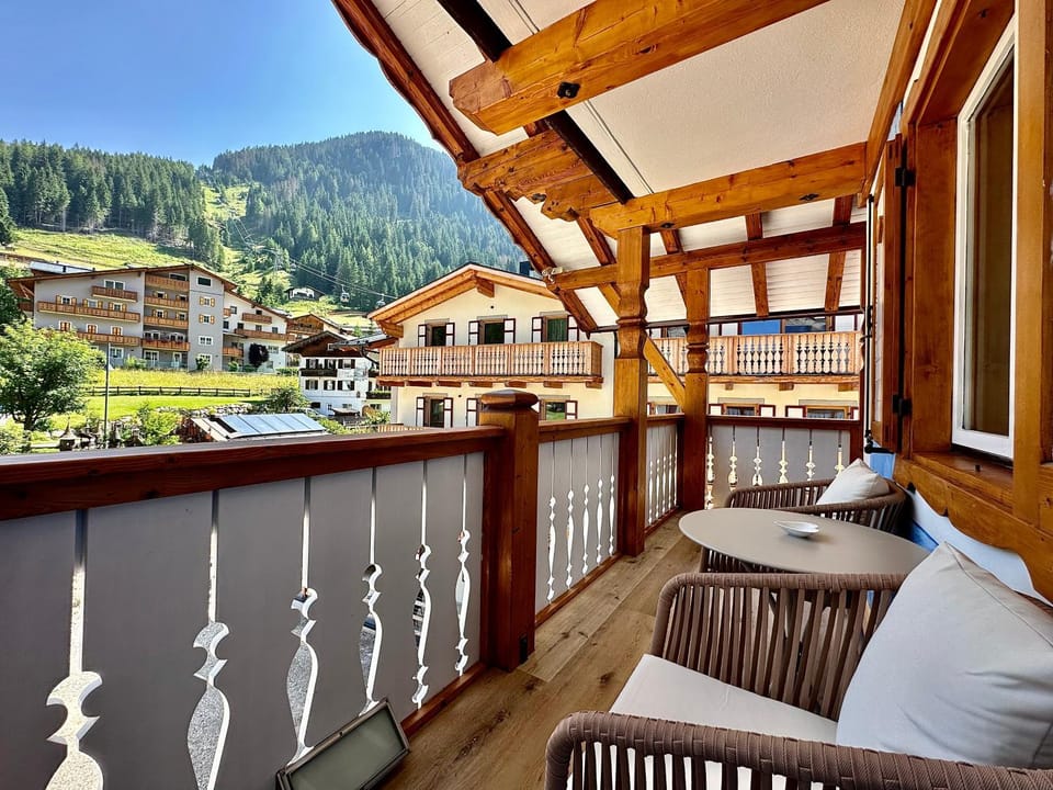 Spring, Bird's eye view, Summer, View (from property/room), Balcony/Terrace, City view, Landmark view, Mountain view, Quiet street view