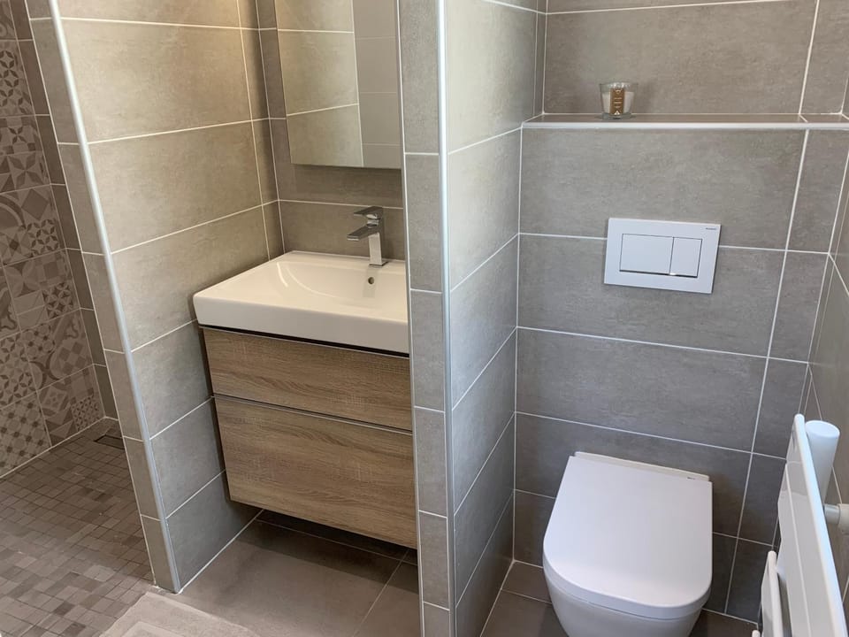 Shower, Toilet, Bathroom