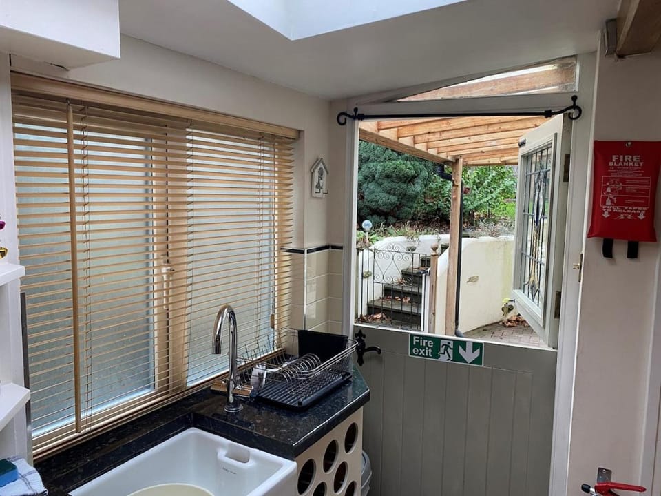 View (from property/room), Kitchen or kitchenette