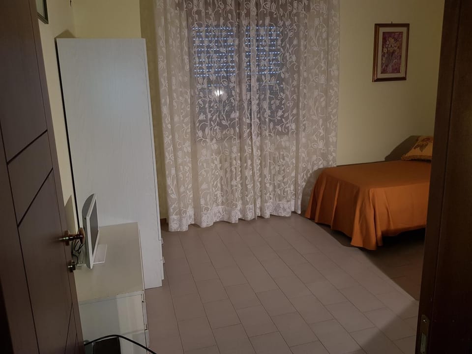 TV and multimedia, Photo of the whole room, microwave