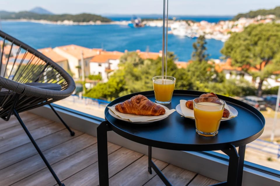 Beautiful view apartment with garage space Apartment in Mali Losinj