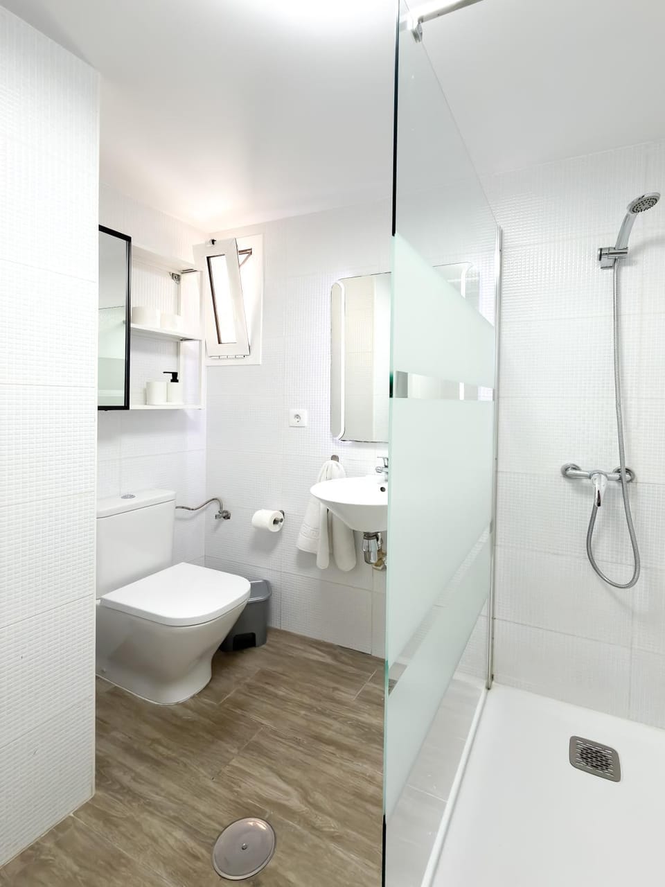 Shower, Bathroom, towels