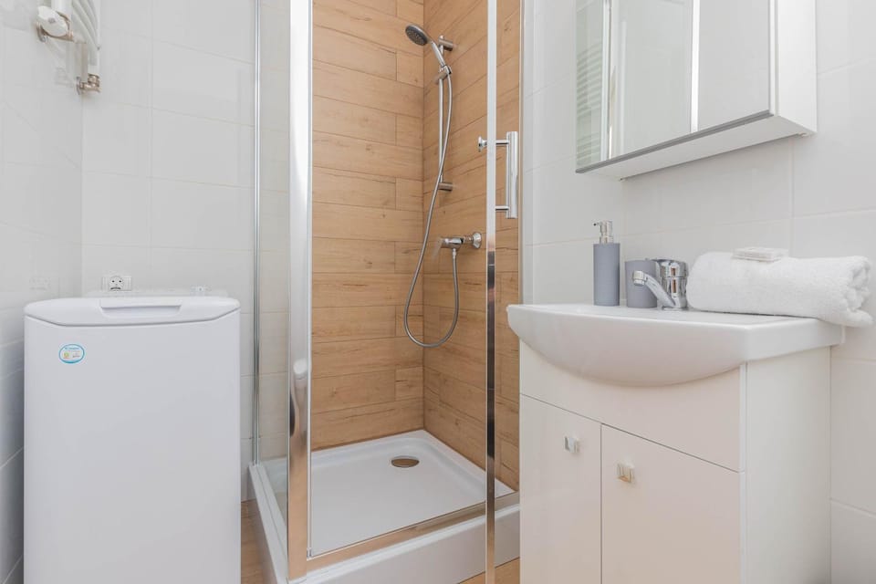 Shower, Bathroom, washing machine