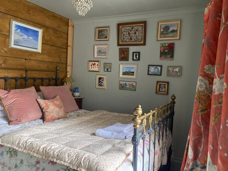 Bed, Bedroom, Family