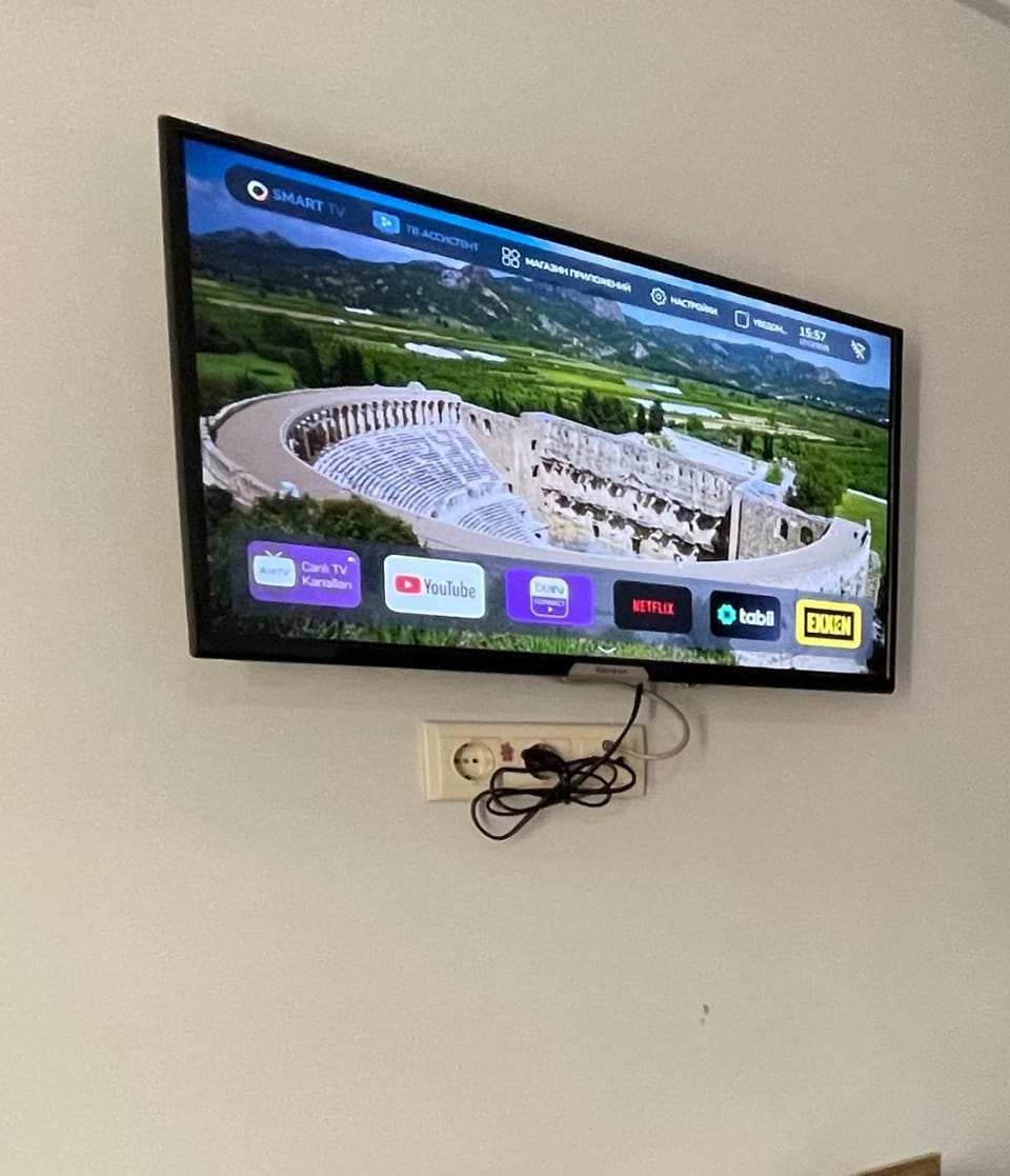 Communal lounge/ TV room, TV and multimedia