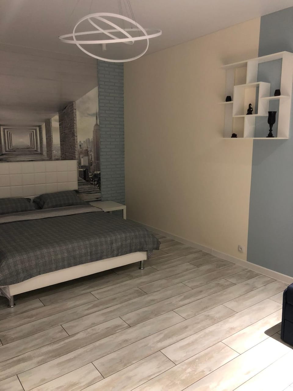 Photo of the whole room, Bedroom