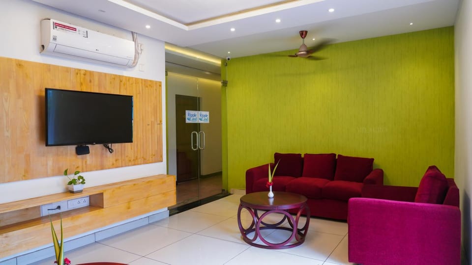 Communal lounge/ TV room, TV and multimedia, Seating area