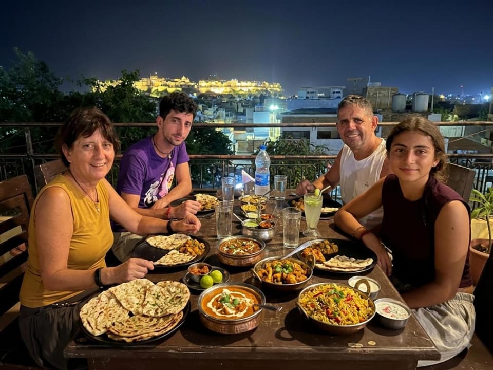 Restaurant/places to eat, People