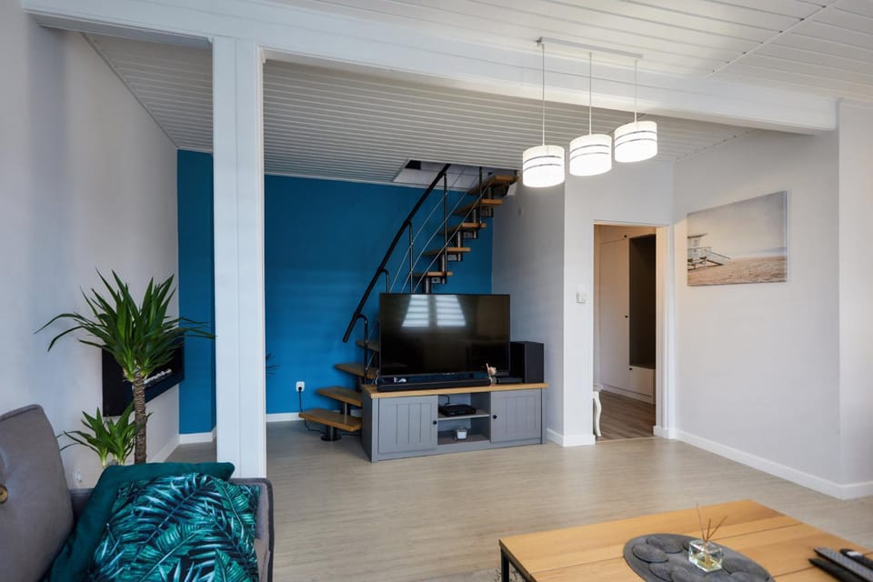 Communal lounge/ TV room, TV and multimedia, Living room, Seating area