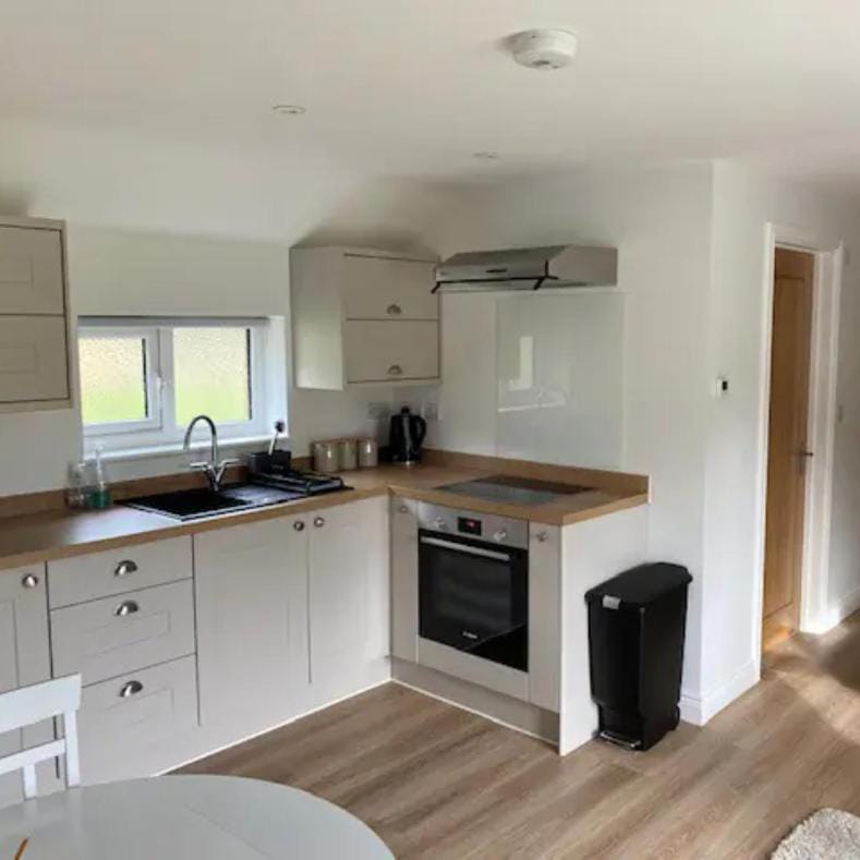 Haven Oaks - Self Contained Rural Lodge 1 Apartment in England