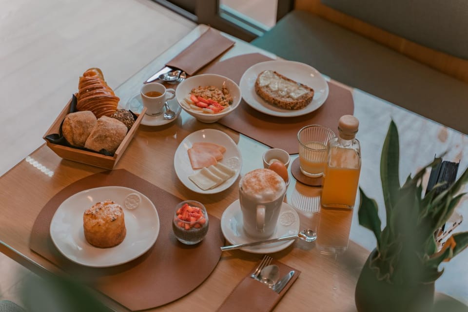 Food and drinks, Food, Breakfast, Continental breakfast, Lunch, Dinner, Drinks