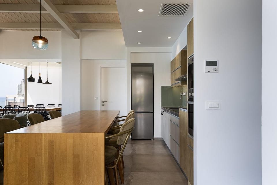 Kitchen or kitchenette, Seating area, Dining area