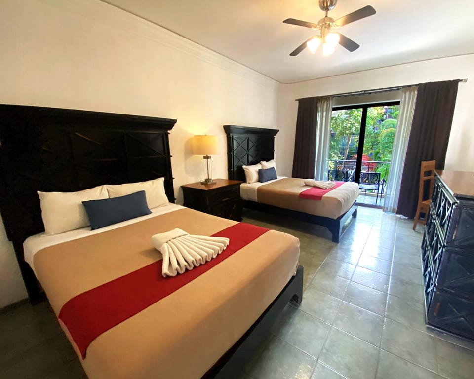 Bed, Balcony/Terrace, Pool view