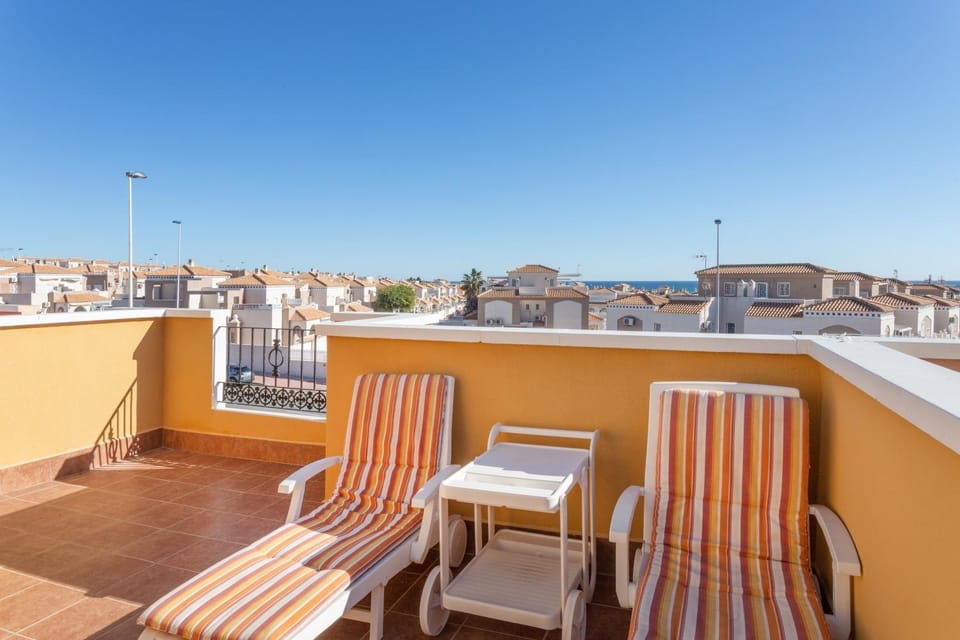 Property building, Balcony/Terrace, Living room