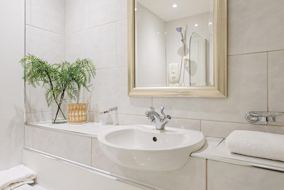 Bathroom, towels