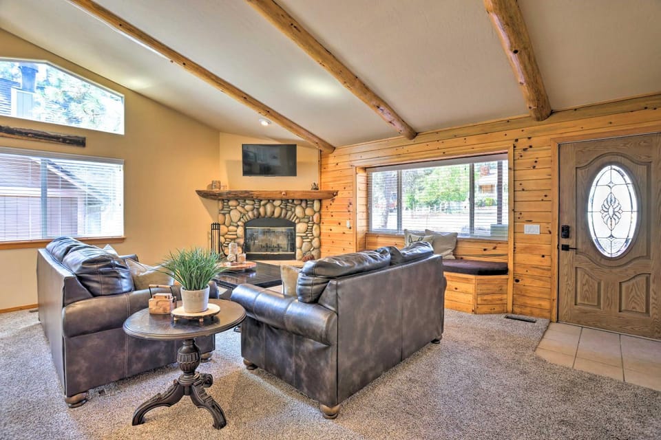 Pet-Friendly Big Bear Cabin ~ 6 Mi to Ski Resorts! Cabin in Southern California