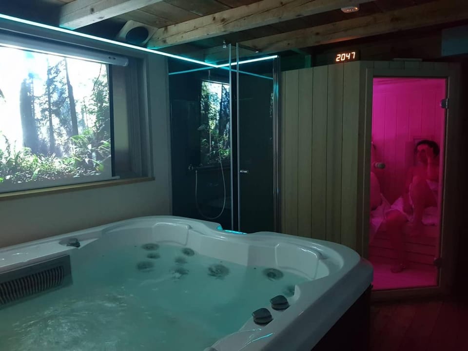 Hot Tub, Spa and wellness centre/facilities